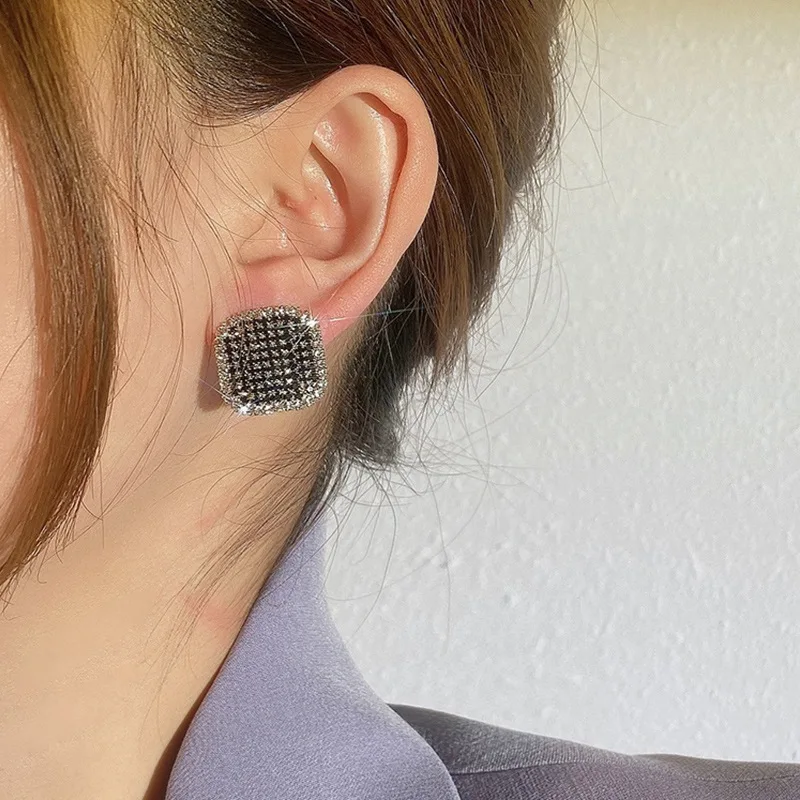 

Wholesale Retro Square Micro Inlaid Zircon Stud Earrings Female S925 Silvers Needle Jewelry