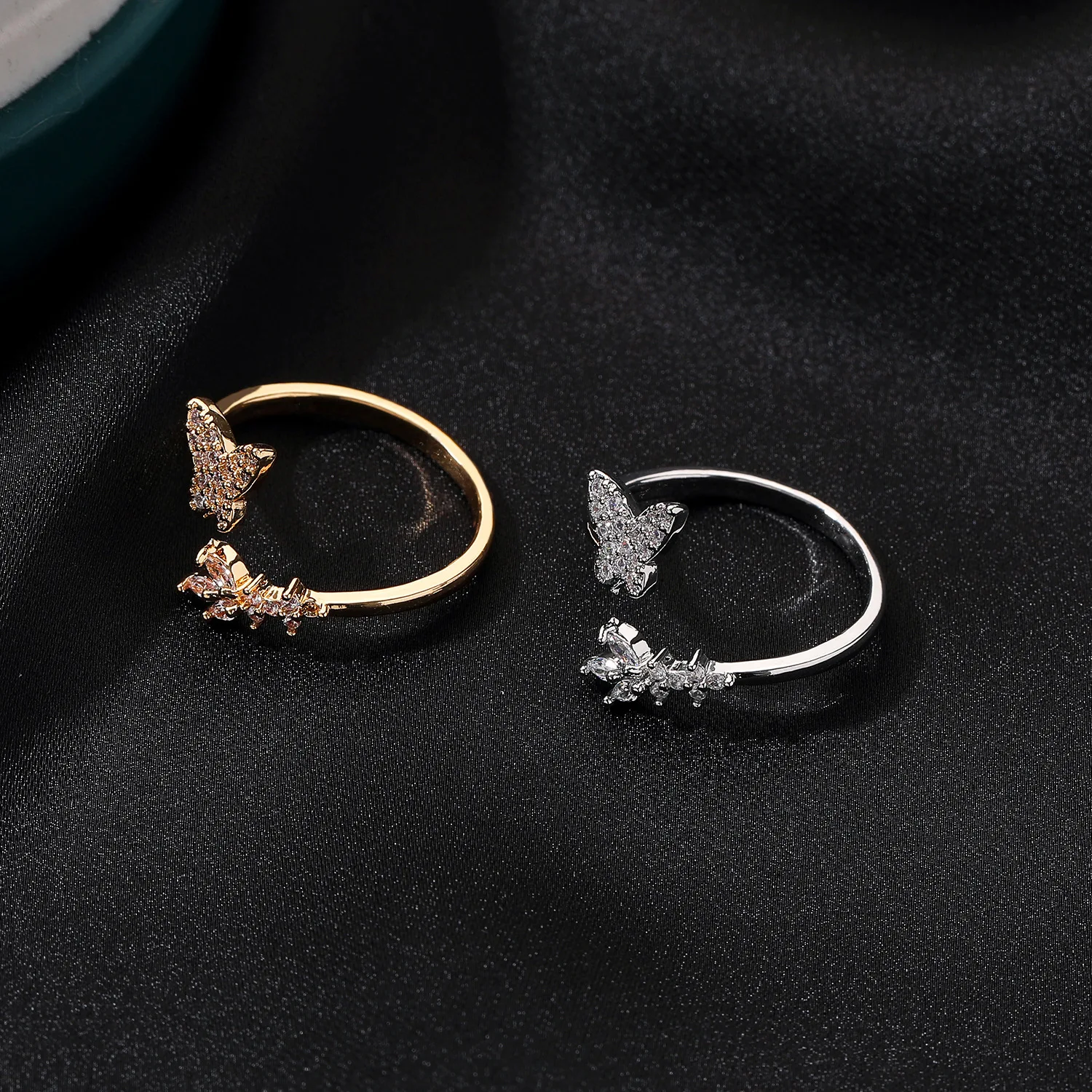 

New Butterfly Open Adjustable Rings For Women Full Crystal Wedding Rings Golden Fashion Engagement Ring Party Jewelry