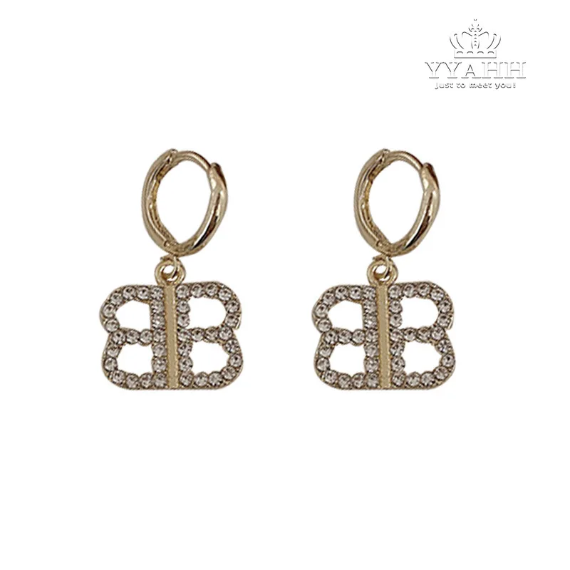 

The Korean Minority Design Letter Ear Button Temperament Fashion Earrings, Simple Web Celebrity Commuter Earring Female