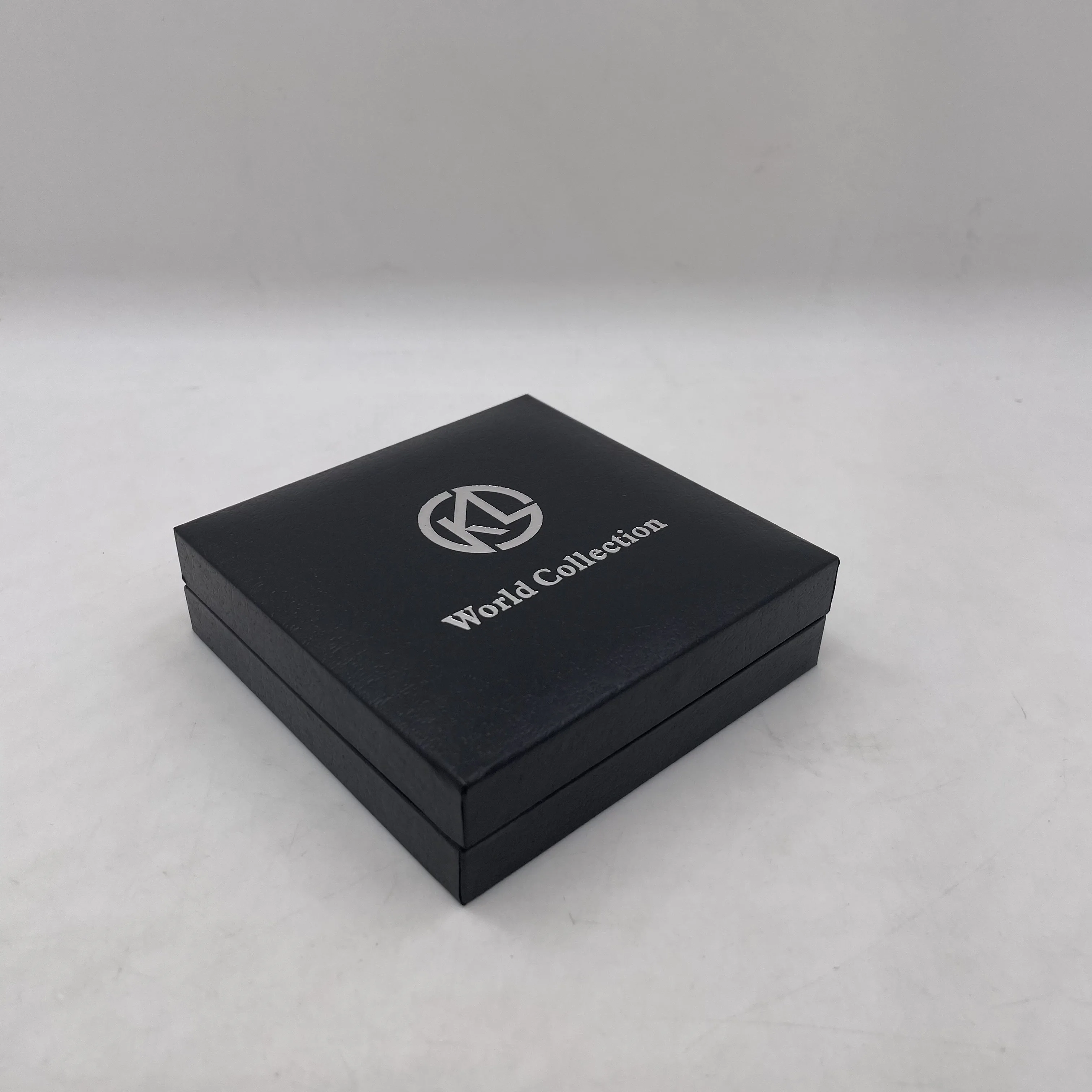 Сто триллиона долларов Зимбабве пять животных голова монета с черной коробкой