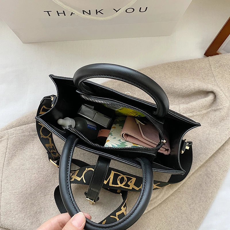 

Famous Designer Stone Pattern Handbag For Women Chic Solid Color Crossbody Shoulder Bag With Lock Lady Luxury Leather Tote Bags