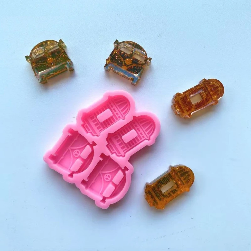 

Брелок-подвеска в виде замка, автомобиля, морского конька