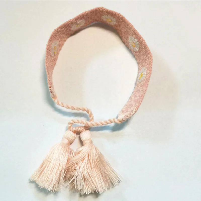 Женский плетеный браслет ручной работы регулируемый с вышивкой маргариток в