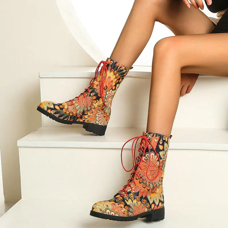 Новинка Зима 2021 женские ботинки Martin с высоким берцем на шнуровке принтом