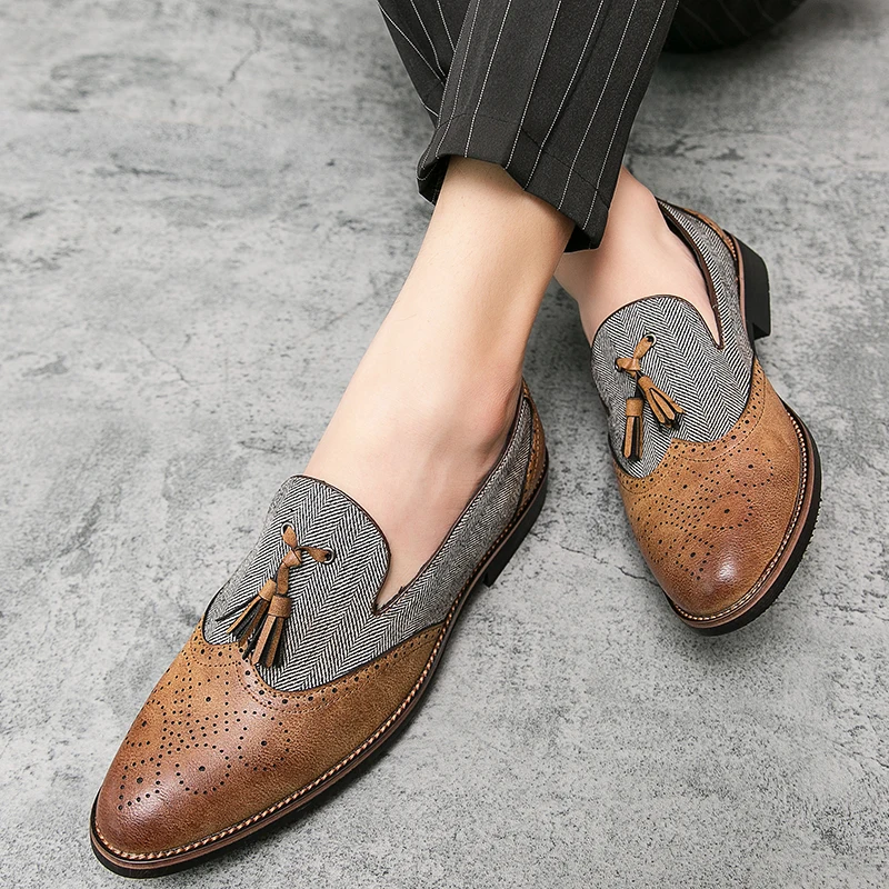 

2020 men shoes fashion shoes Flats Vintage Carved Genuine leather platform causal Slip on dress shoe Brogue shoes oxfords Tassel