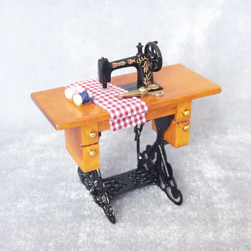 

Miniature Dollhouse Furniture Accessories Set 1:12 Miniature Sewing Machine With Scissors Decorations for Home Toys for Girls