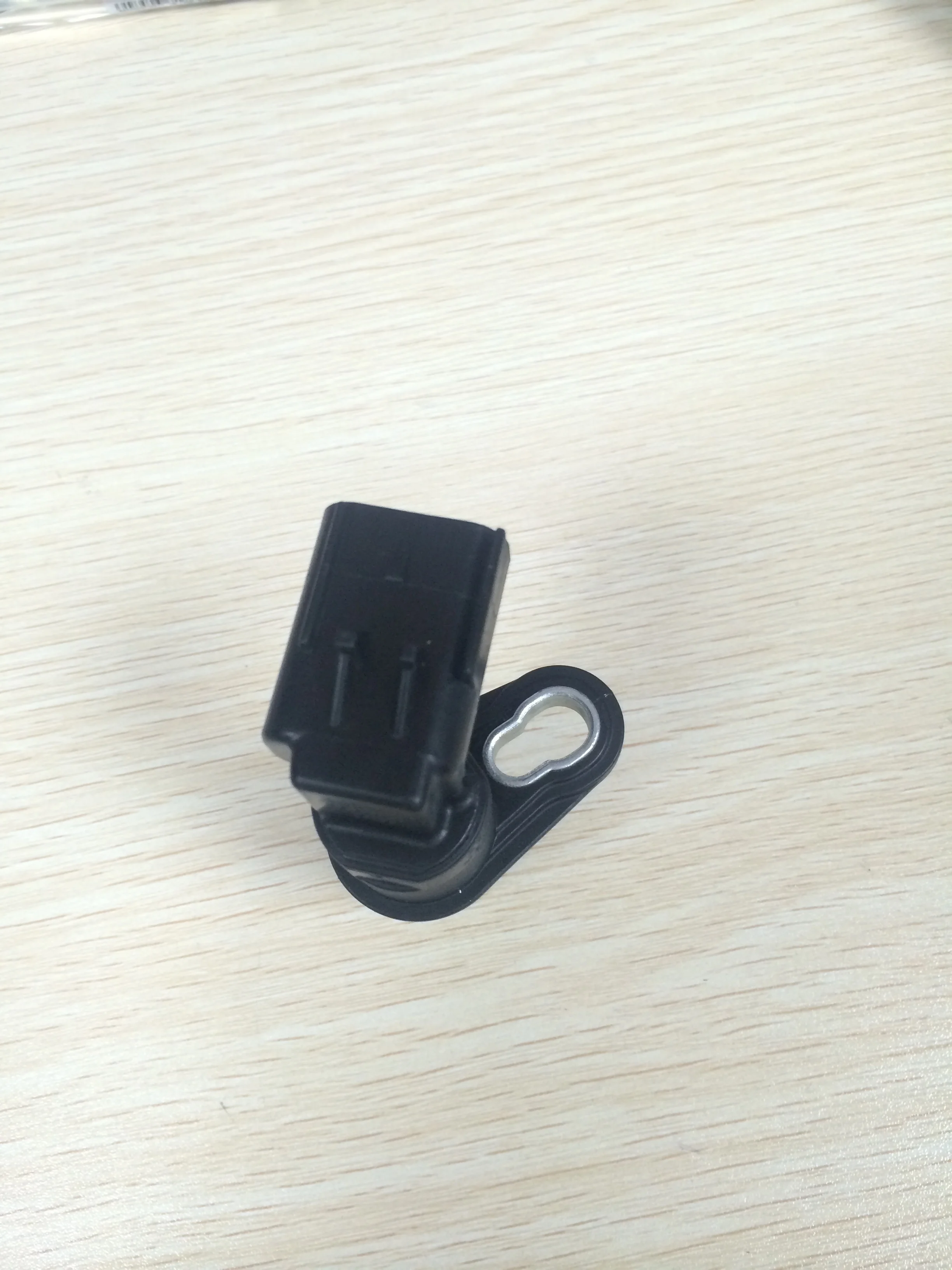 Фото Оригинальный датчик положения кривошипа распределительного вала 3408529   для Dodge Ram 2500/3500 №4