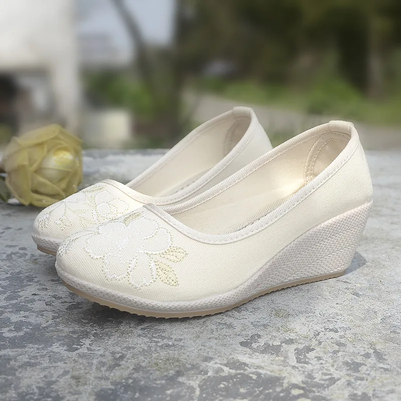 

Женские тканевые туфли в китайском этническом стиле Пекинские туфли на танкетке дышащие туфли с вышивкой с закрытым носком женские туфли в ...