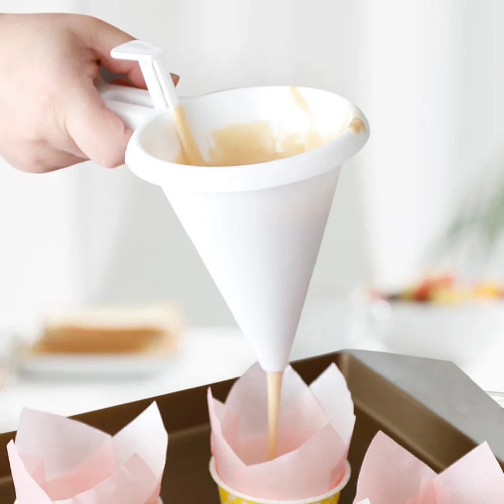 

Kitchen Baking Funnel Tool Handheld Chocolate Liquid Dispenser Plastic
