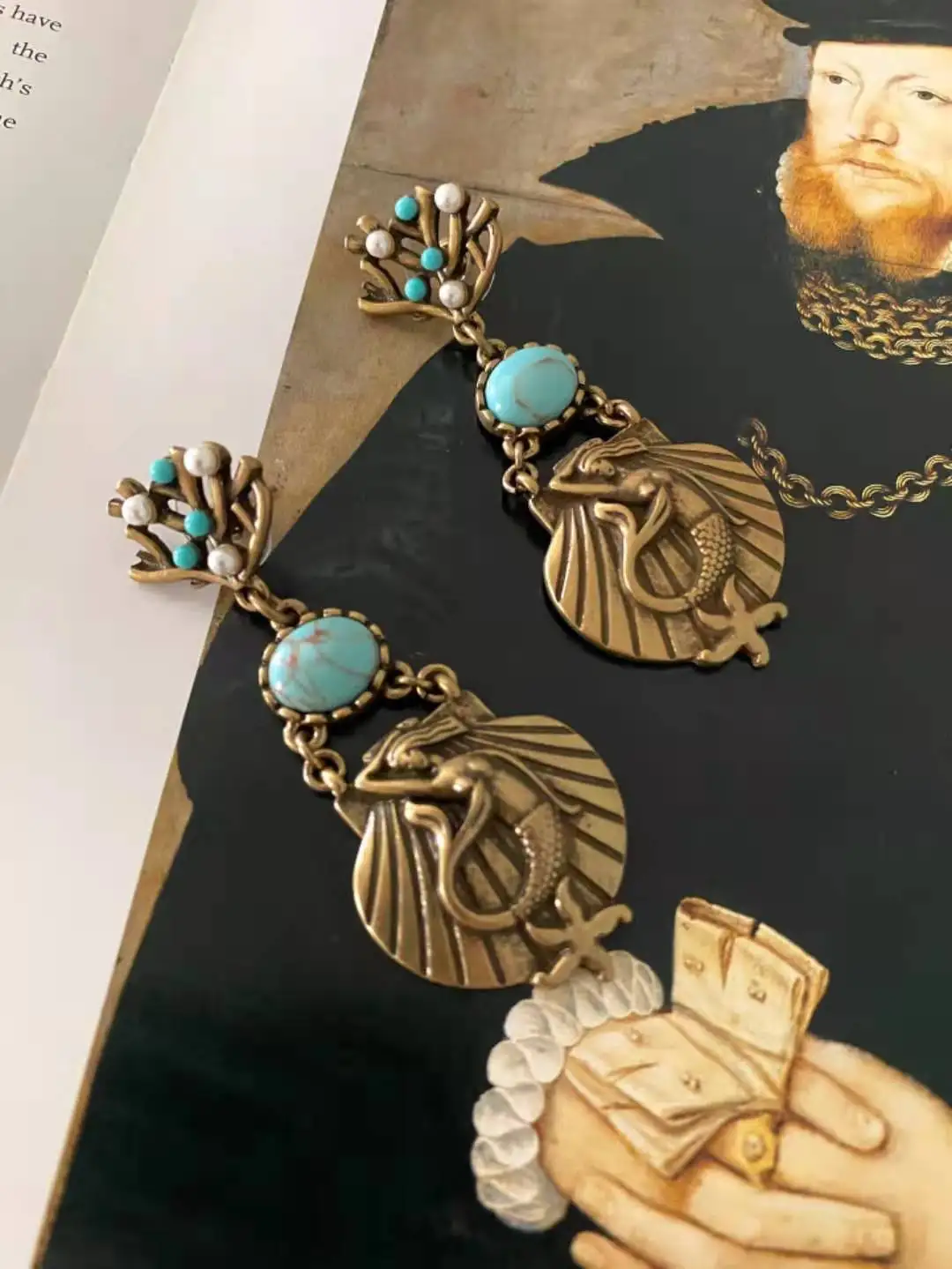 

European and American natural turquoise scallops vintage earrings