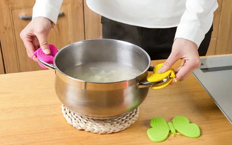 Бабочка силиконовый анти горячий ручной зажим с магнитной наклейкой коробка