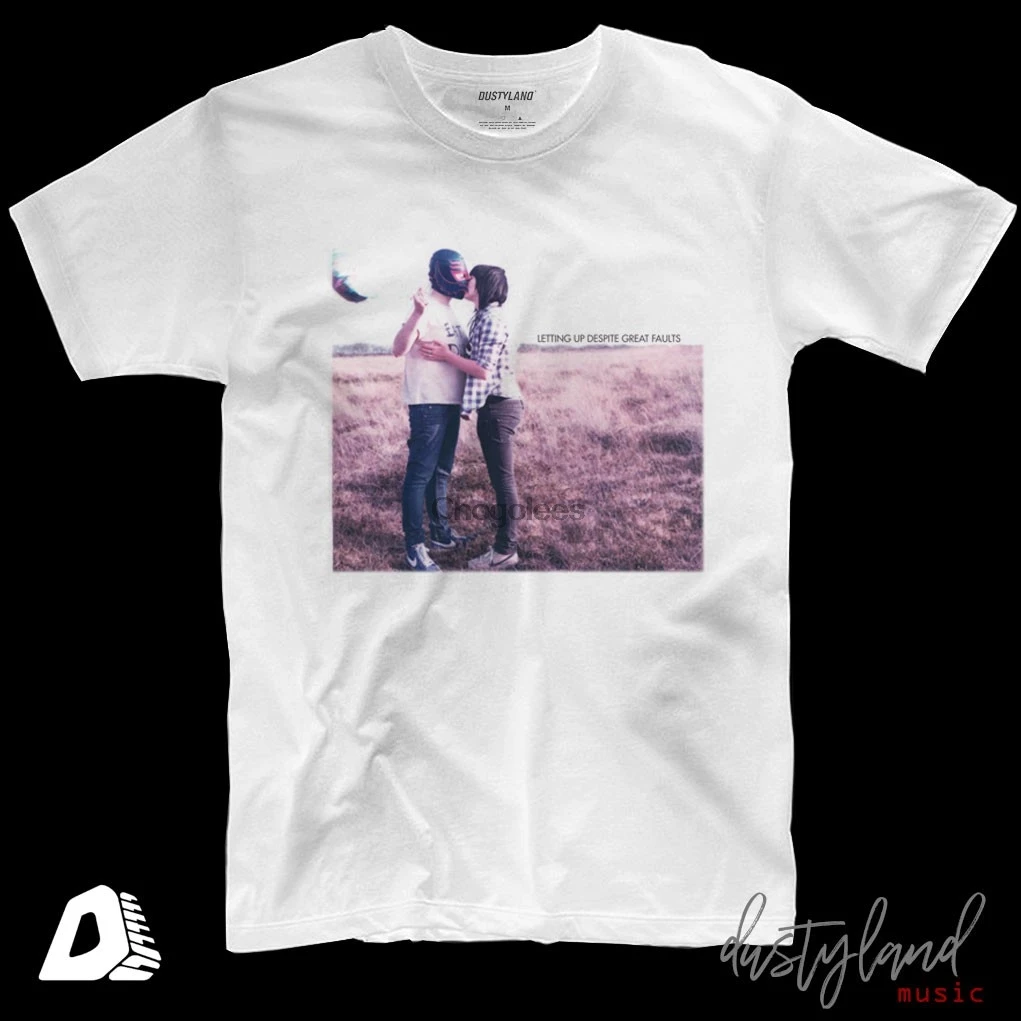 Футболка с надписью группы Let UP несмотря на великолепные неисправности |