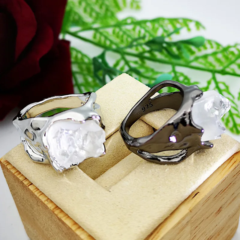 Женское кольцо с айсбергом черно-белое крупным прозрачным камнем | Украшения и