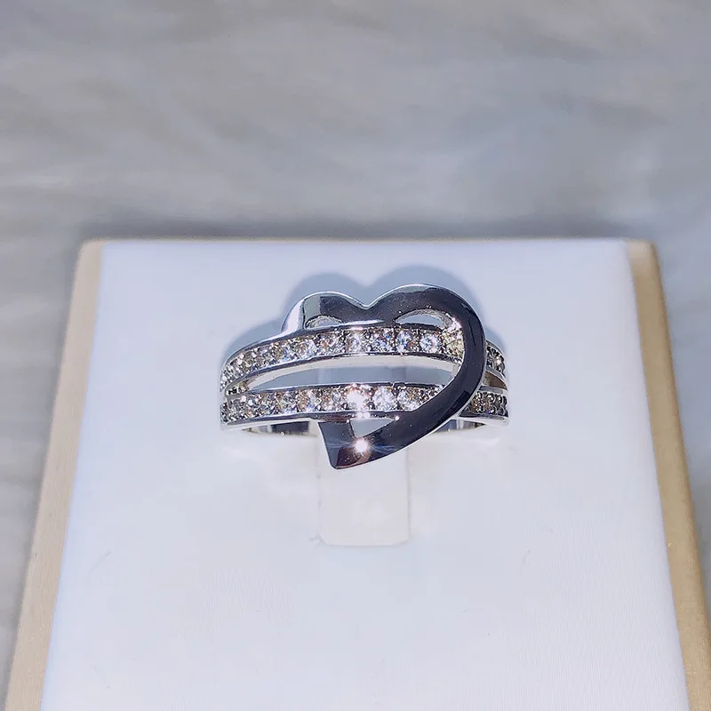 

Японский и корейский вариант изящного кольца в форме сердца с кристаллами Модный женский романтический подарок