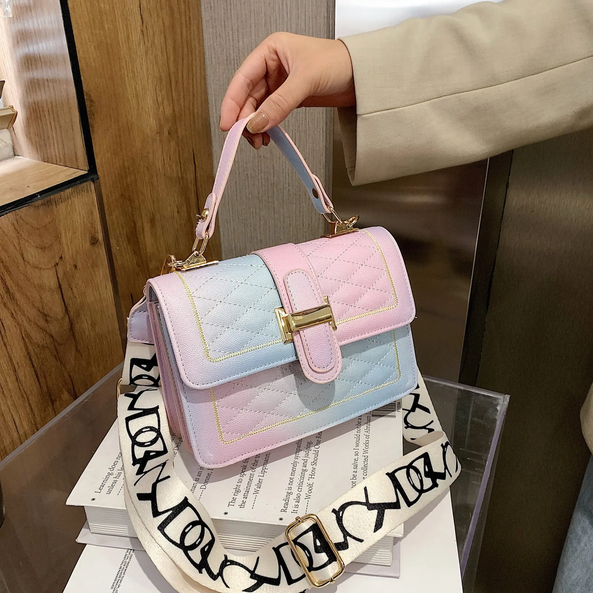 

Fashion Female Shoulder Bags 2021 Trend Women's Handbags Gradient Rainbow Color Crossbody Bags for Women Elegant Lady Totes Bag