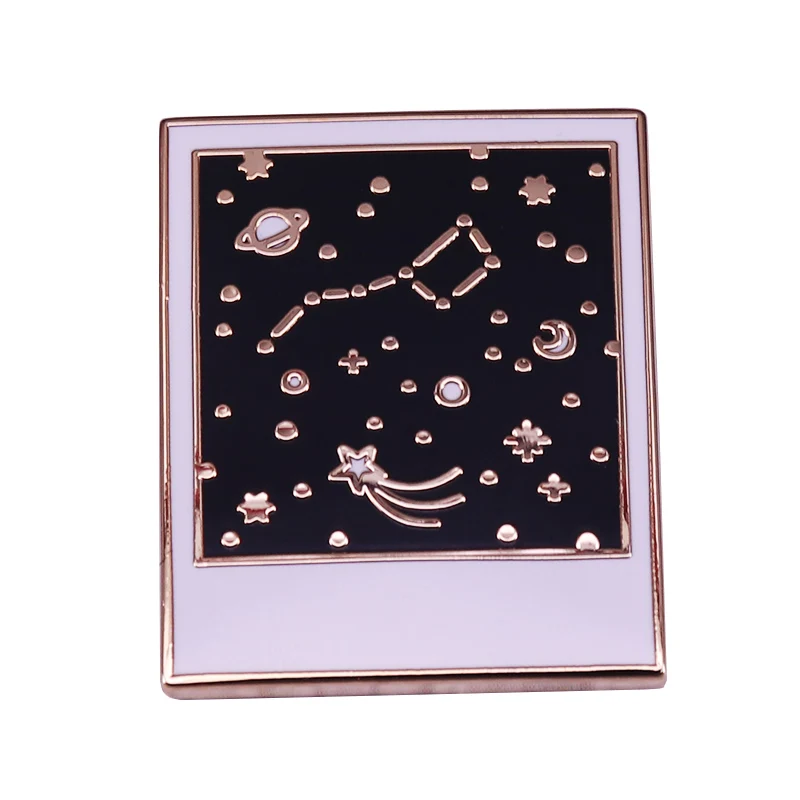 Созвездие полароидный эмалевый штифт | Дом и сад