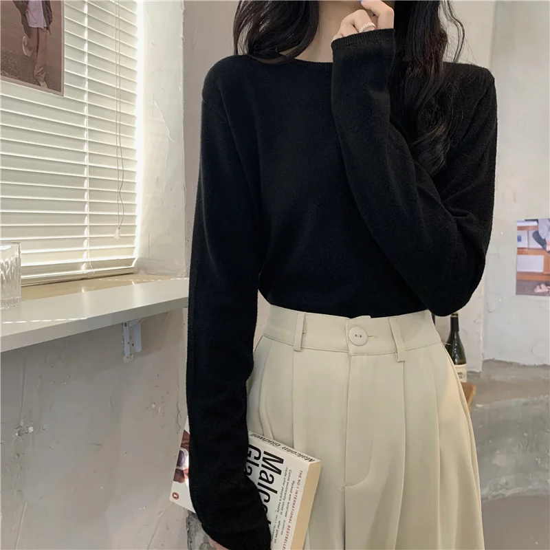 Черная тонкая футболка с длинным рукавом и круглым вырезом свитер женская