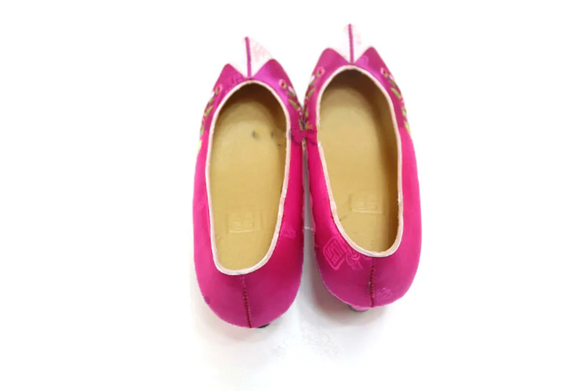 Южнокорейская импортная традиционная обувь на крючках/Розовая с вышивкой |