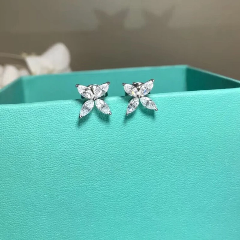 Женские классические серьги-гвоздики из серебра 925 пробы с четырьмя лепестками |