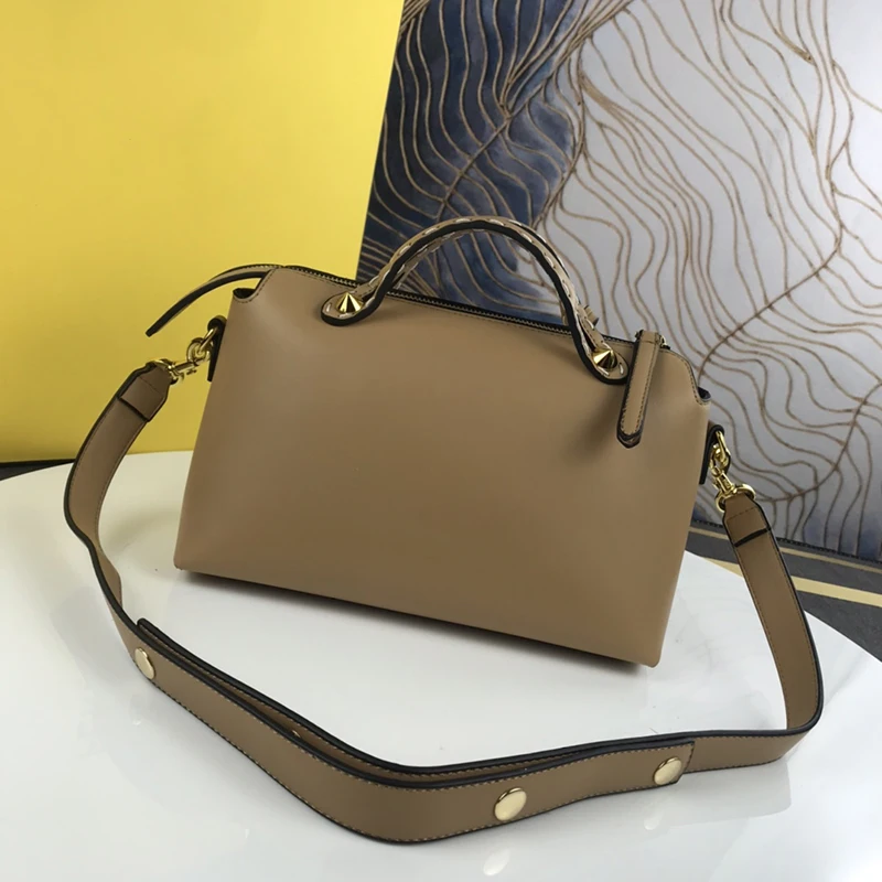 

Ladies' new explosive style leather square large-capacity simple fashion all-match messenger bag handbag
