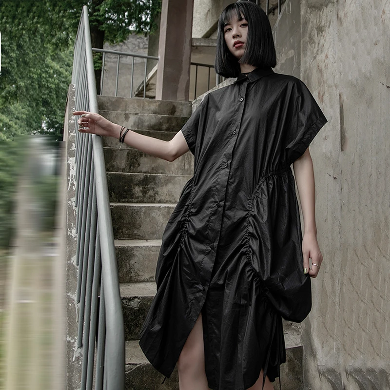 [EAM] New Spring Summer Lapel Short Sleeve Black Irreuglar Fold Split Joint Loose Shirt Dress Women Fashion Tide JX113