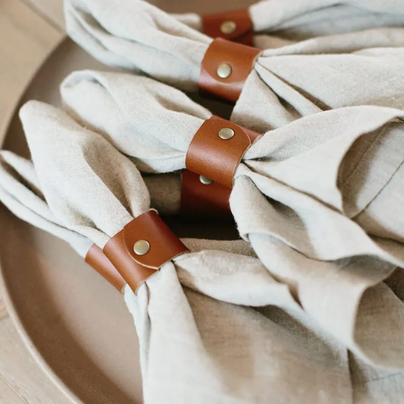 

2pcs Leather Napkin Ring Rope Napkin Buckle Napkin Ring for Home Dinning Room Hotel Party Dinner Christmas Table Decoration
