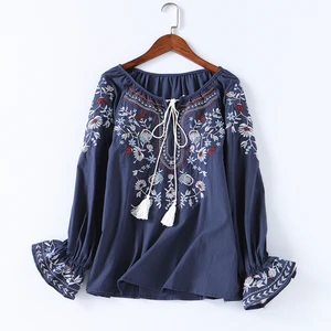 Женская хлопковая блузка, с цветочной вышивкой, на шнуровке, с круглым вырезом