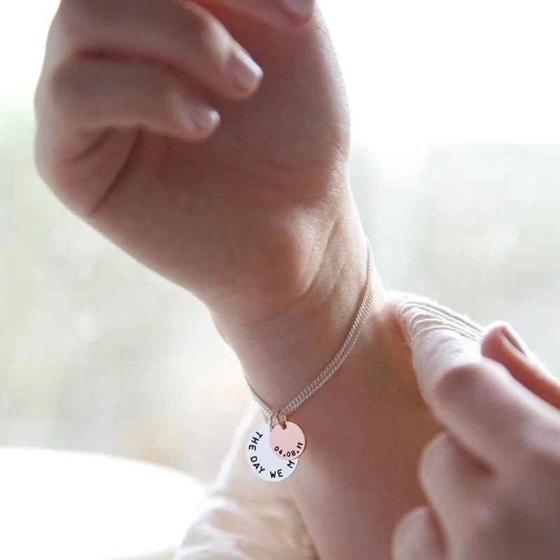 

Customized Engrave Name Personalised Double Disc Charm Bracelet Stainless Steel for Women Bangle DIY Jewelry Gift for Her Lovers