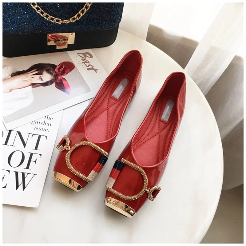 Красный SUOJIALUN Rhinestone Buckle Flat Shoes Women Square Toe Ballerina Slip On Ladies Shoes Fashion Design Luxury Loafers Flat Shoes - Цвет: Красный