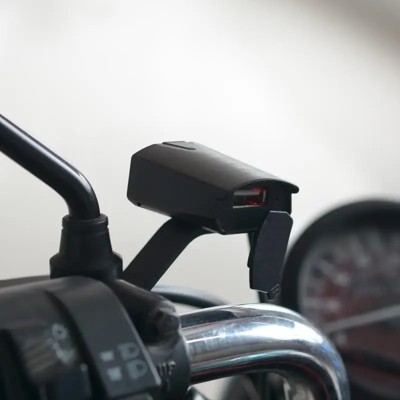 

Зарядное устройство для мотоцикла QC3.0 с двумя USB-портами, 8-32 В