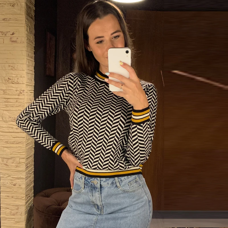 Пуловер женский трикотажный с геометрическим узором на осень/зиму | Женская