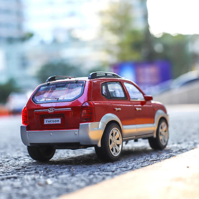 1:32 внедорожник Hyundai Tucson литая модель игрушечного автомобиля со звуком и светом