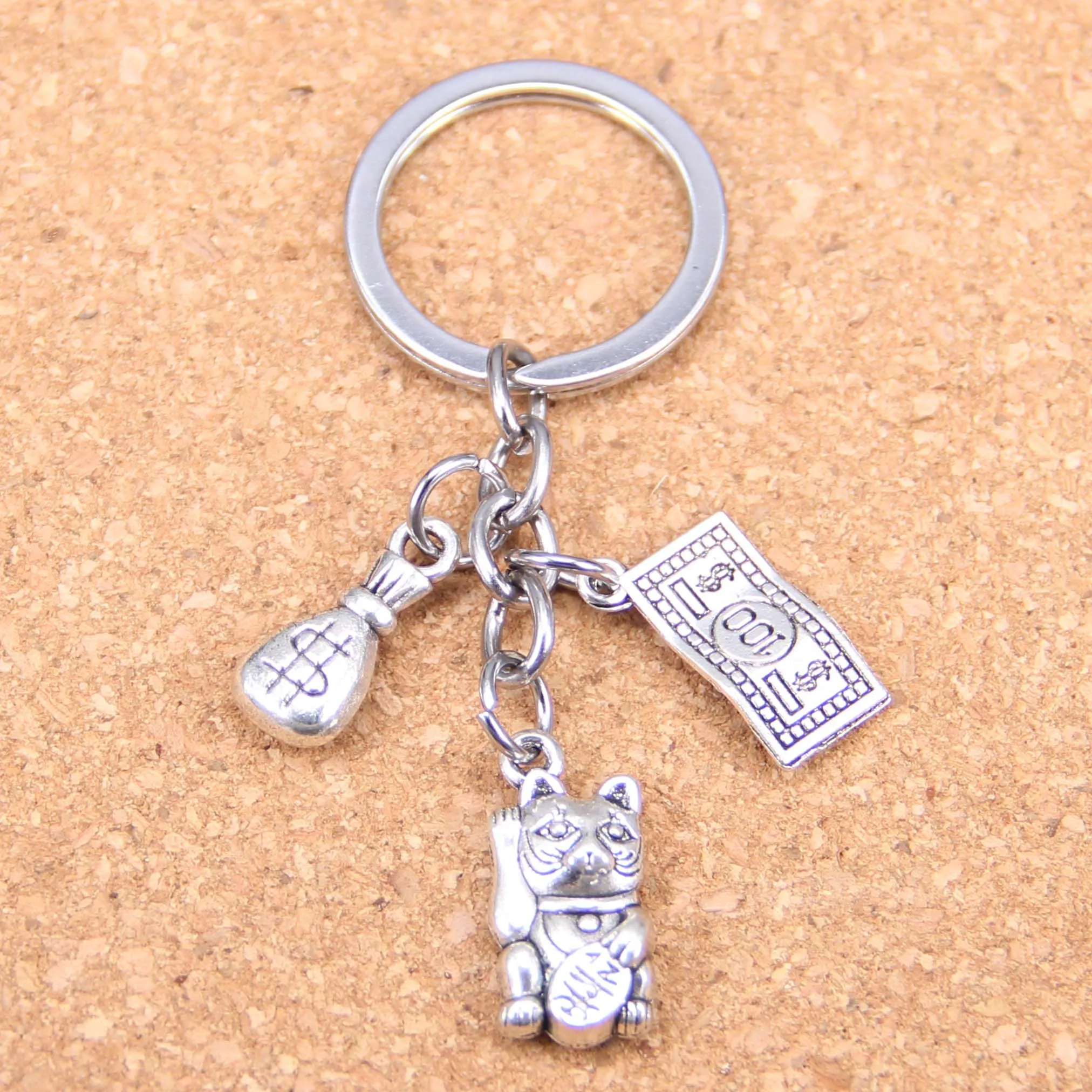 

20pcs New Fashion DIY Keychain money cat lucky cat Pendants Men Jewelry Car Key Chain Souvenir For Gift