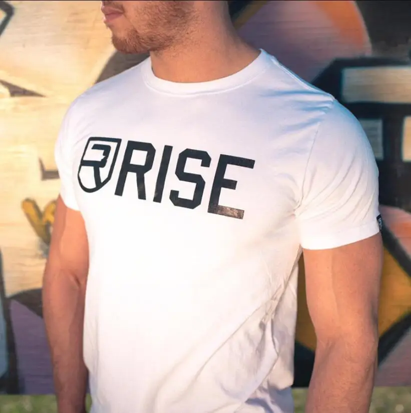 RISE мужские топы тройники летние новые хлопковые футболки с круглым вырезом и коротким рукавом мужские модные тренды футболки для фитнеса
