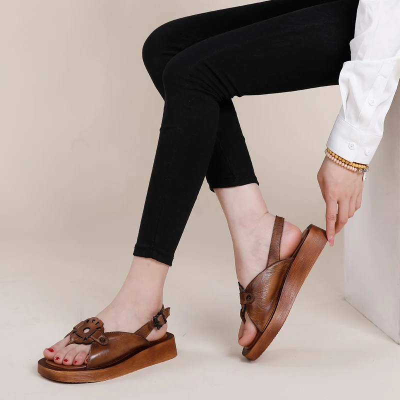 

2020 summer new top layer cowhide clip toe flat bottom retro fashion wild sandals outdoor beach