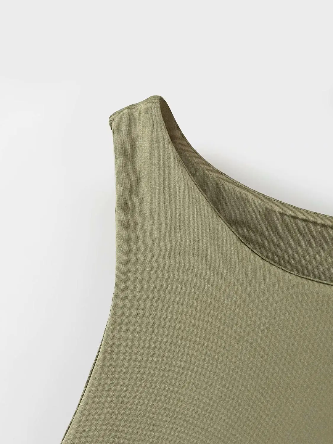 Боди женское однотонное с круглым вырезом базовая пикантная футболка без