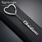 Брелок Raexrage с именем сердца на заказ, из нержавеющей стали, круглые таблички с надписью персонализированный брелок для ключей, для женщин и мужчин, начальные подарки