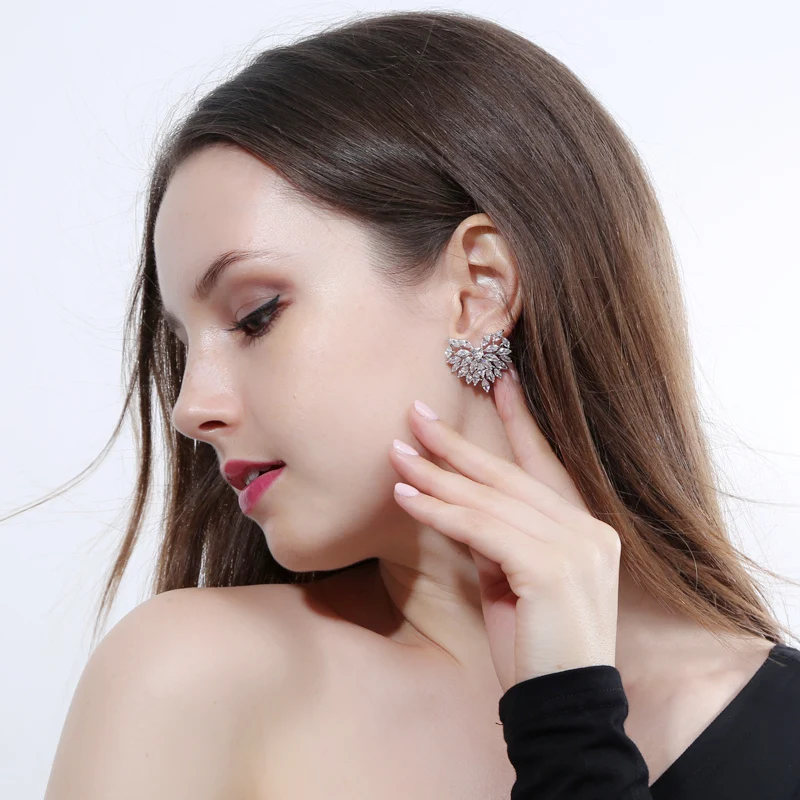 Женские серьги-гвоздики с крупным сердцем BeaQueen разноцветные циркониевые серьги