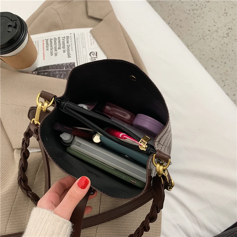 

2020 New Lock Weave Shoulder Strap Square Handbag Women's Crocodile PU Crossbody Bag Female Large Capacity Leather Bucket Bag