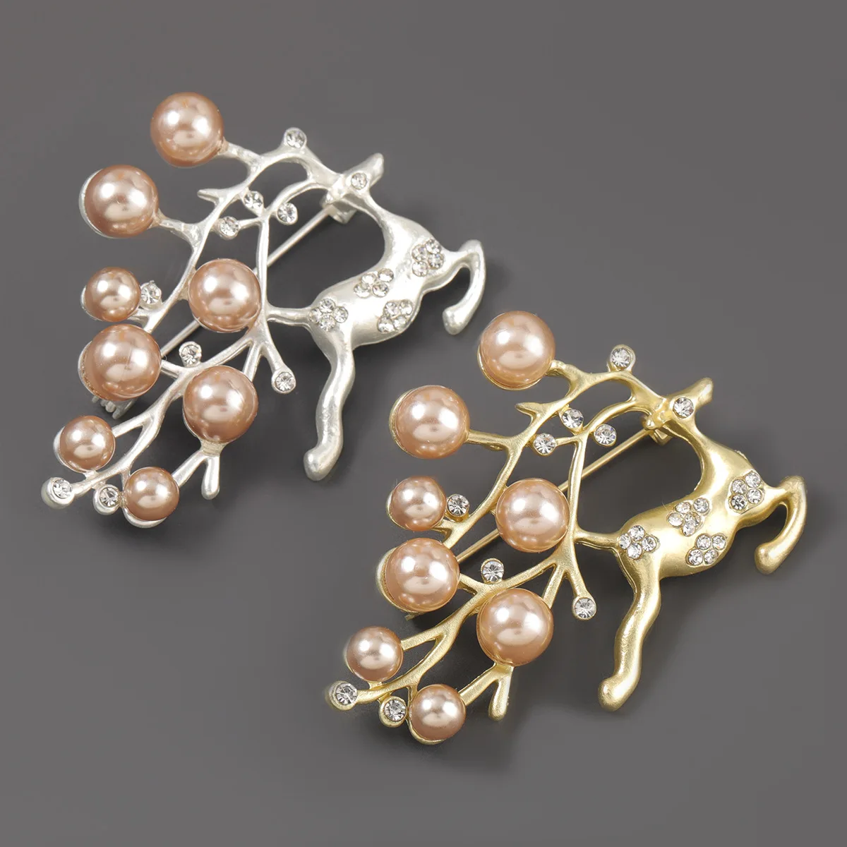 

Fashion Metal Rhinestone Imitation Pearl Christmas Elk Brooch Female Pin Creative Popular Corsage Christmas Accessories