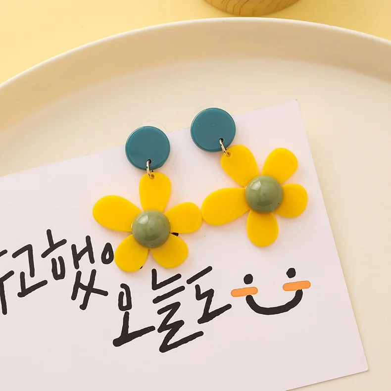 Женские длинные серьги-подвески с подвесками эффектные желтые сережки в форме