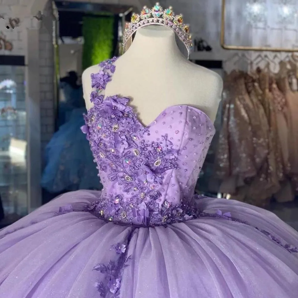 

Lilac Quinceanera Dresses with Lace Applique Sweet 16 Dress Beaded One Shoulder vestidos de 15 años Puffy Train Prom Party Gowns