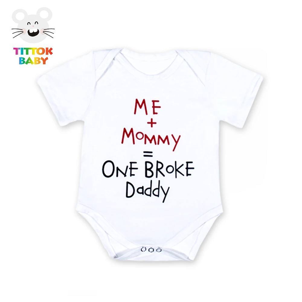 Забавная Одежда для новорожденных: Me + Mommy = Broke Daddy/белые детские боди с короткими