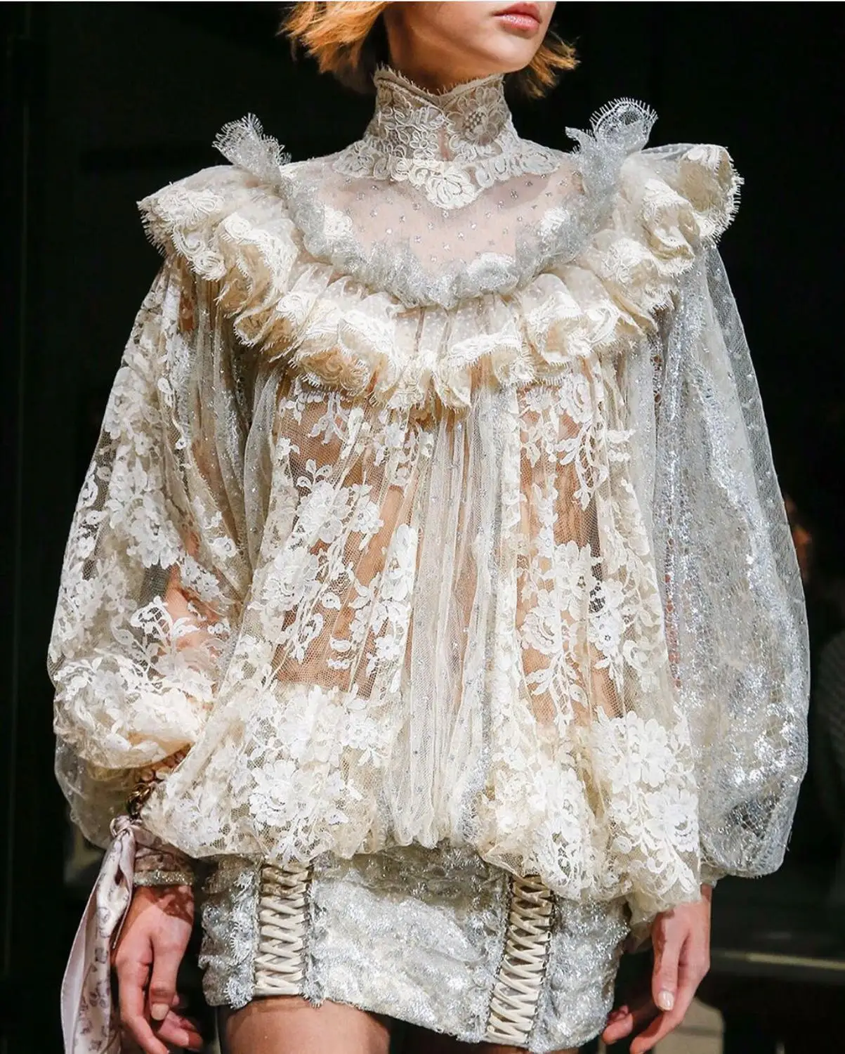 2019 Новое поступление осеннее кружевное мини платье с пышными рукавами и вышивкой