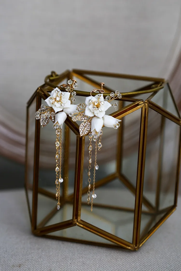 Высококачественные длинные висячие серьги золотого цвета в форме цветка