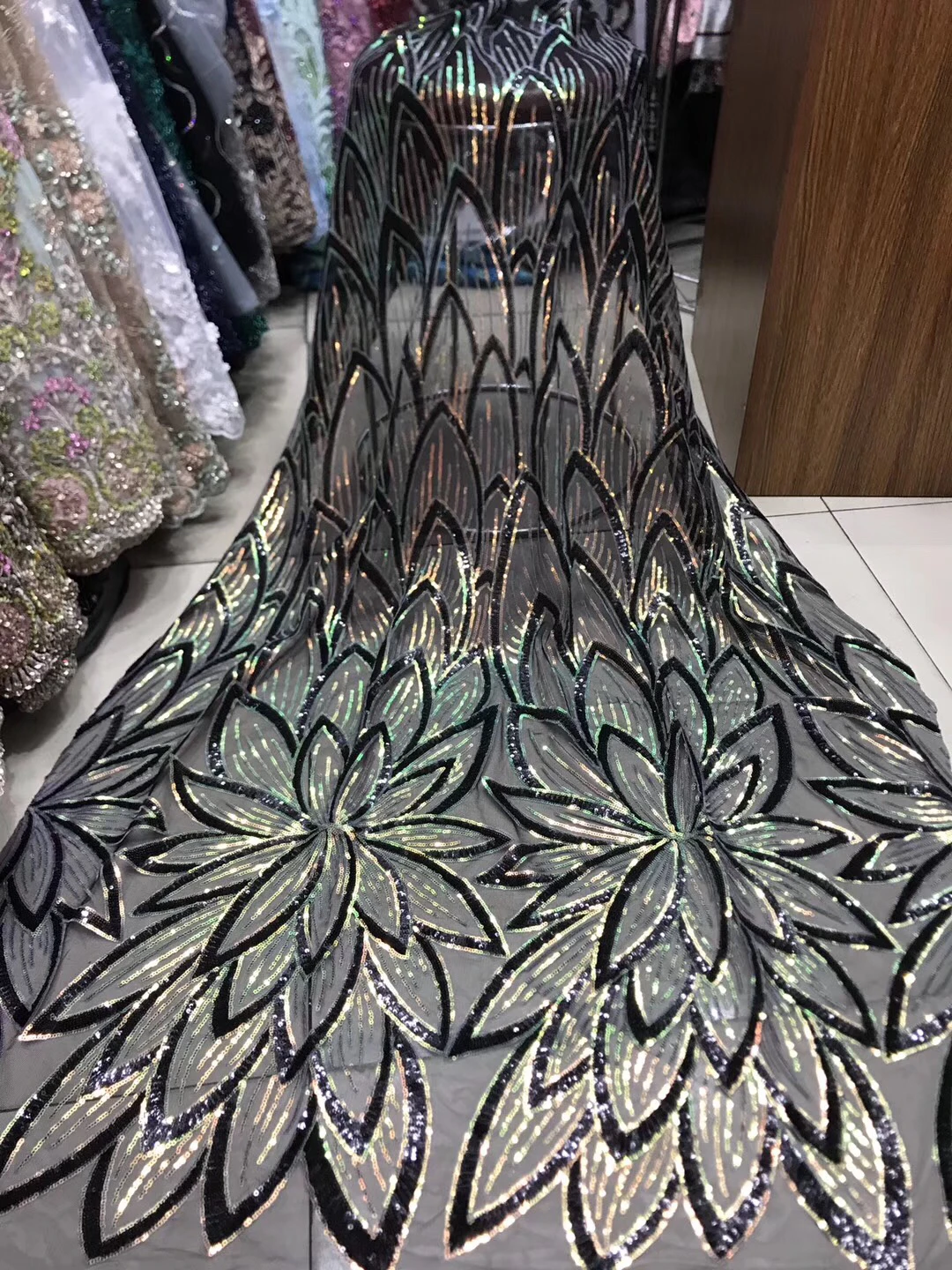 

Latest Nigerian Net Laces Fabrics High Quality Tulle African Laces Fabric Wedding French Tulle Lace Material