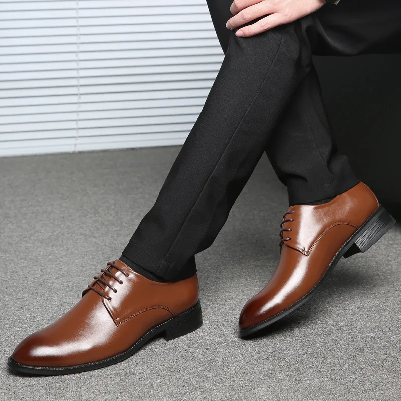

Men's Formal Wedding Shoes England Retro Leather Oxford Men's Business Dress Shoes Pointed Flats 2019 New Fashion Shoes