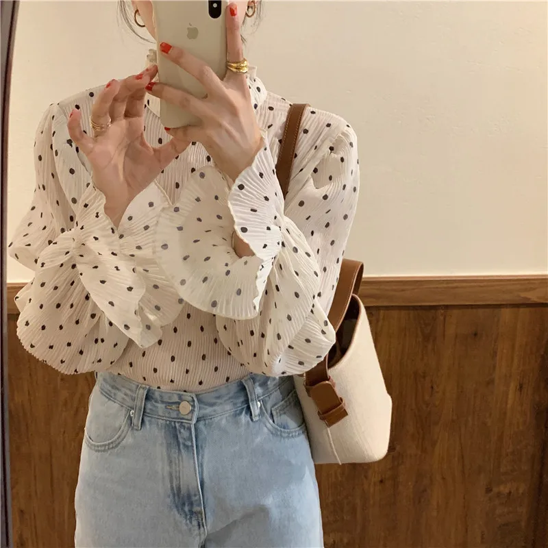 

RUGOD 2021 spring sweet wind age reduction ruffled polka dot trumpet sleeve chiffon shirt
