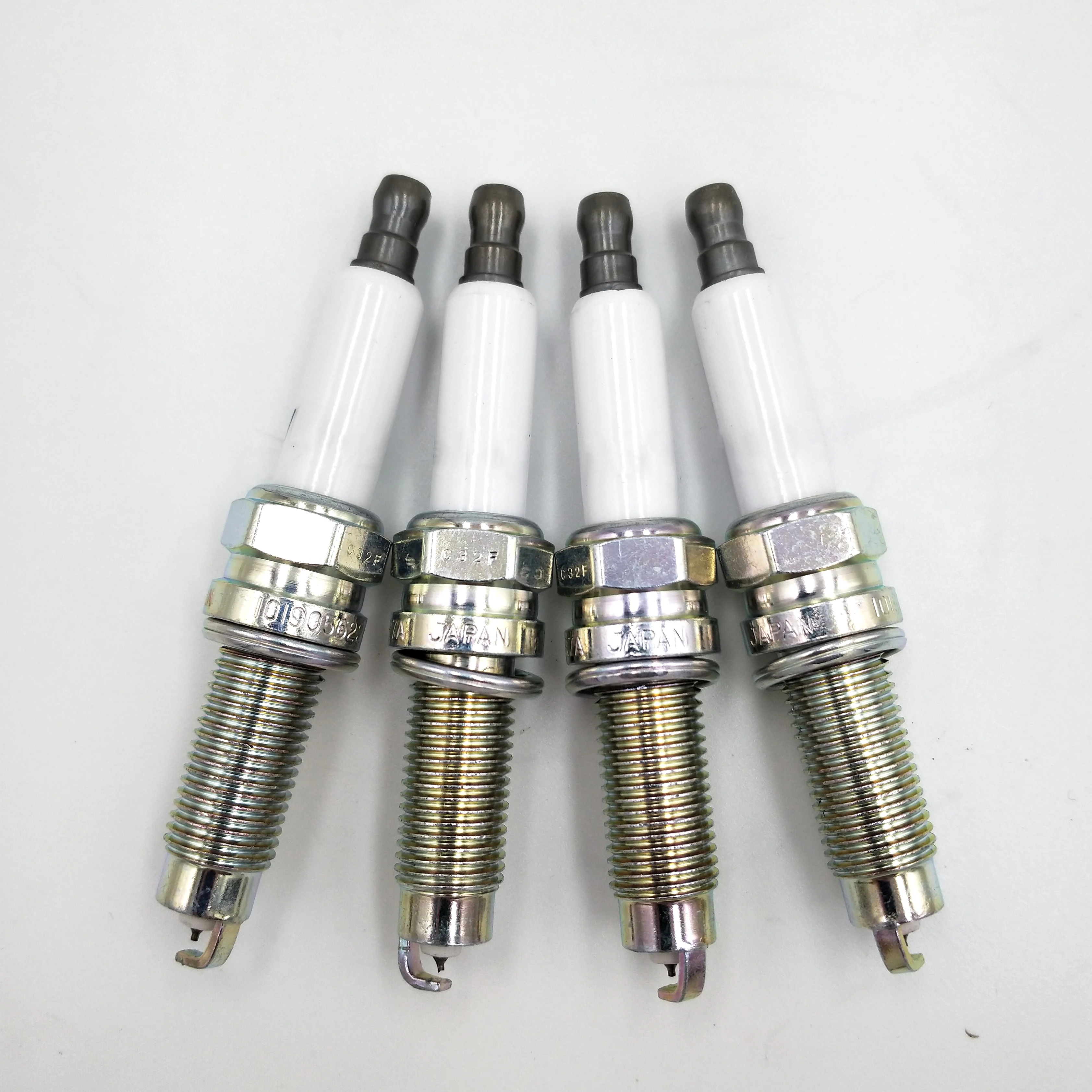 4 шт./лот Свеча зажигания для 07 10 Audi Q7 3.6L V6 VW Touareg Passat Phaeton No. 101905622 ILZKR7A|plug spark|plug lotplug t |