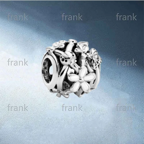 

798772C01 Openwork White Daisy Flower Charm